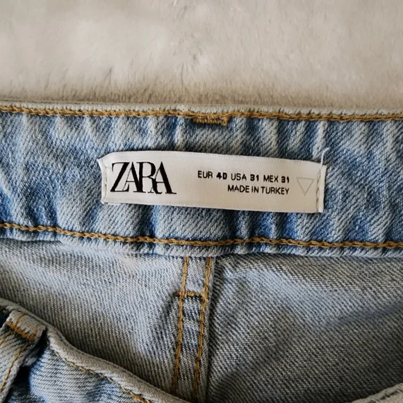 Zara Distressed JEANS - Picture 5 of 7